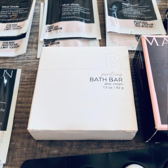 HUGE 75 pc LOT AVON LIPSTICKS GLOSSES +MORE!- GREAT FOR PRETEEN/DRESS UP PARTIES - Picture 11 of 12